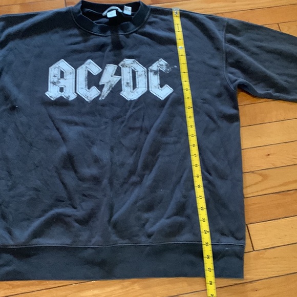 H&M AC/DC oversized crew neck sweatshirt - Picture 2 of 3